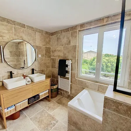 Avec Piscine, Jacuzzi, Jardin Et Netflix Holiday home *